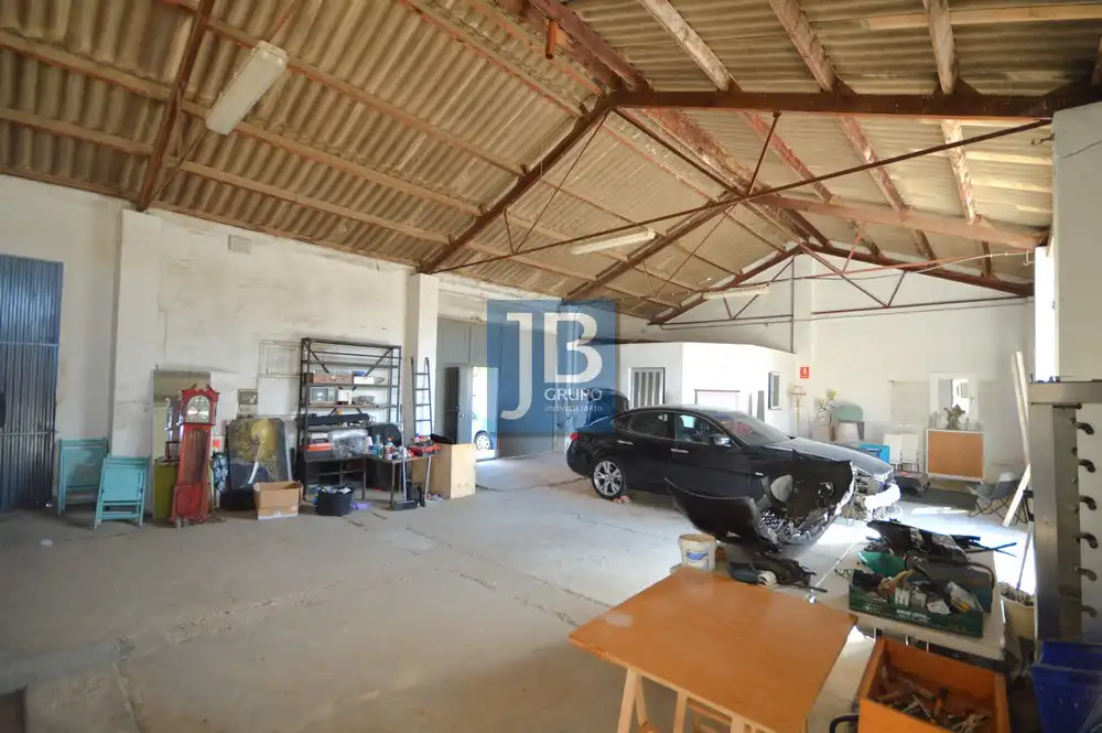 Parkplatz von Fabrikhallen zum Verkauf in Rotglà i Corbera