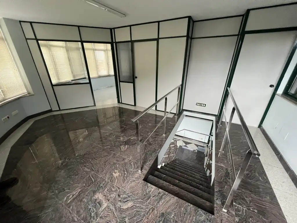 Industrial buildings for rent in Cambre 