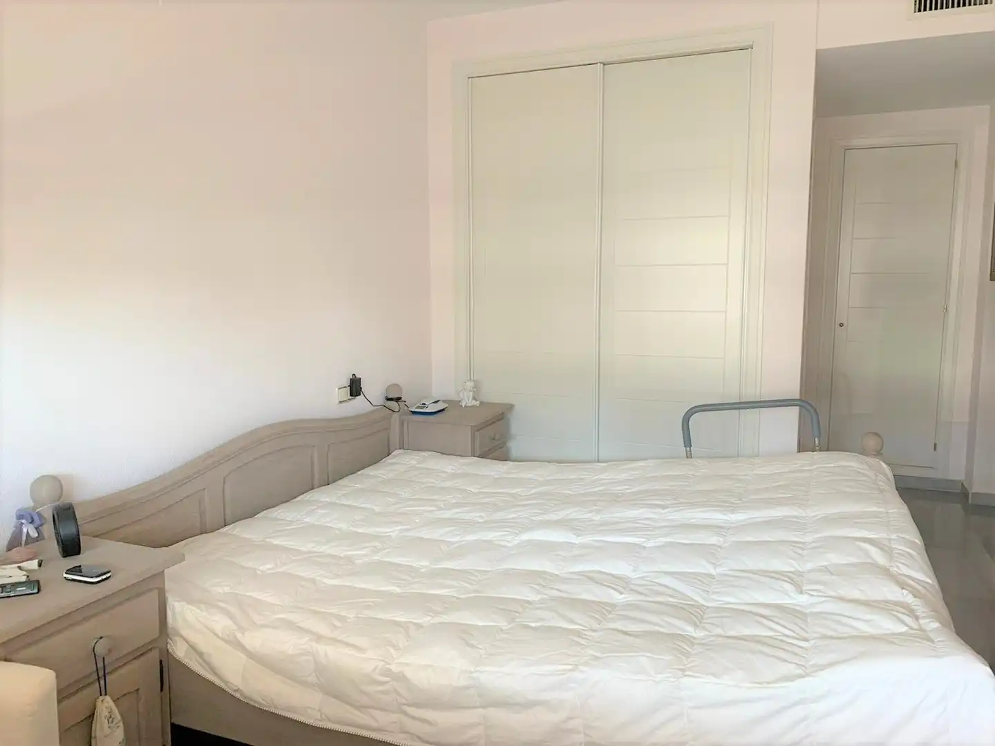 Schlafzimmer von Dachboden zum Verkauf in Estepona mit Klimaanlage, Heizung und Terrasse