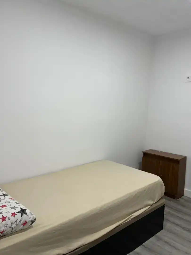 Schlafzimmer von Wohnung zur Miete in Cornellà de Llobregat mit Parkett, Möbliert und Mikrowelle