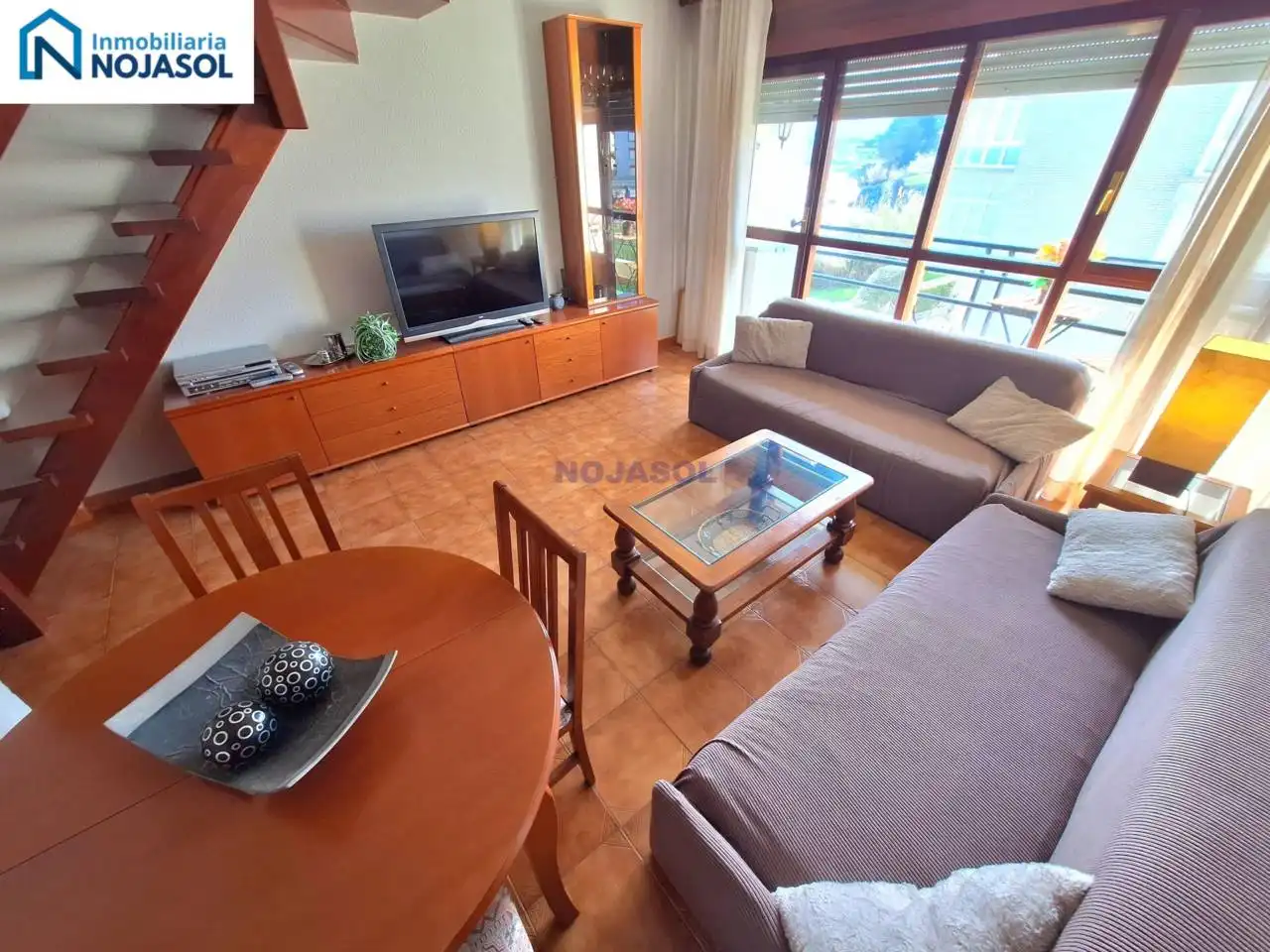 Sala d'estar de Dúplex de lloguer en Noja amb Calefacció, Terrassa i Moblat