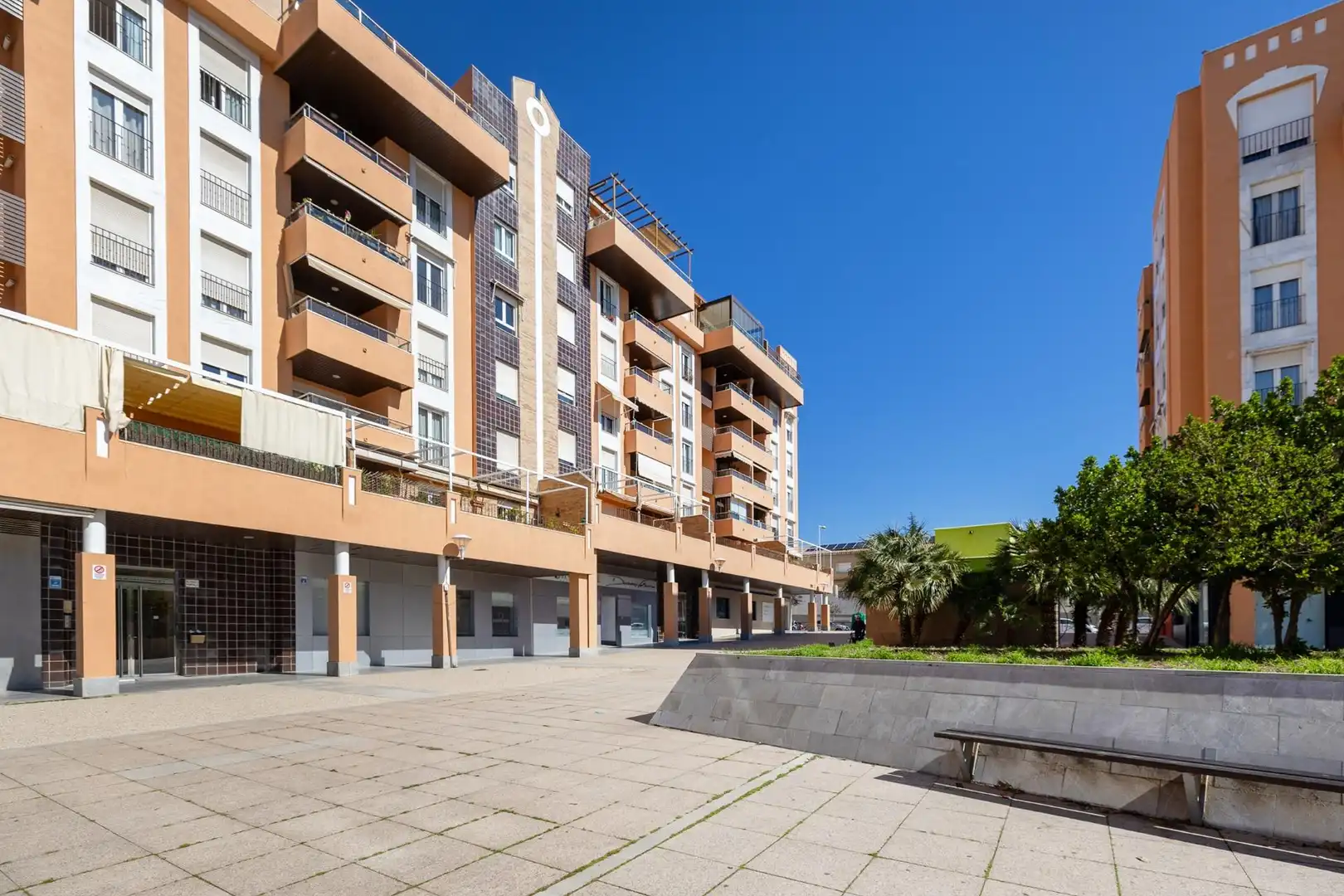 Vista exterior de Piso en venta en Granada con Aire acondicionado, Calefacción y Terraza