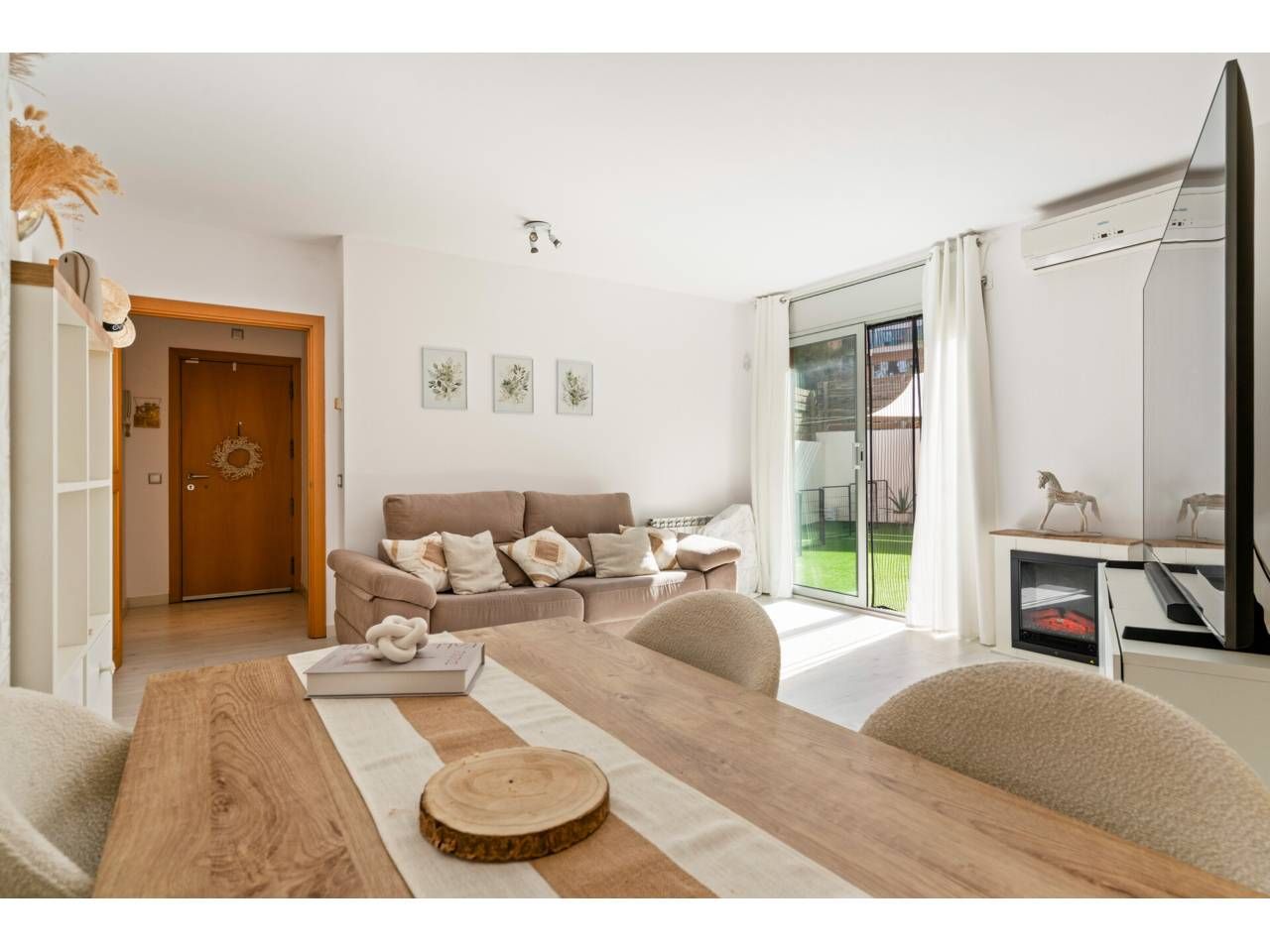 Sala d'estar de Casa adosada en venda en Terrassa amb Aire condicionat, Calefacció i Parquet