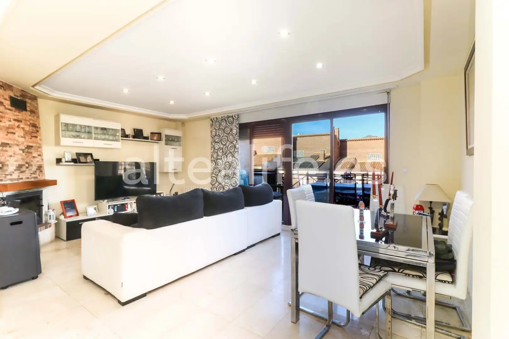 Sala de estar de Casa adosada en venta en La Nucia con Calefacción, Terraza y Piscina comunitaria