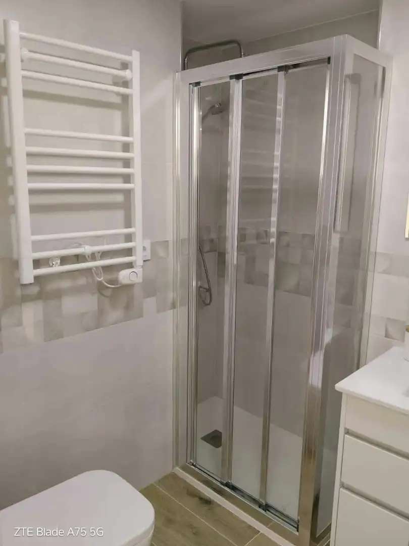 Bathroom of Flat for rent in Madrid  with Air Conditioner, Heating and Furnished