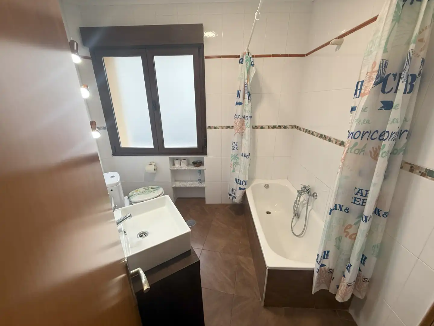 Bany de Pis en venda en Colunga amb Balcó