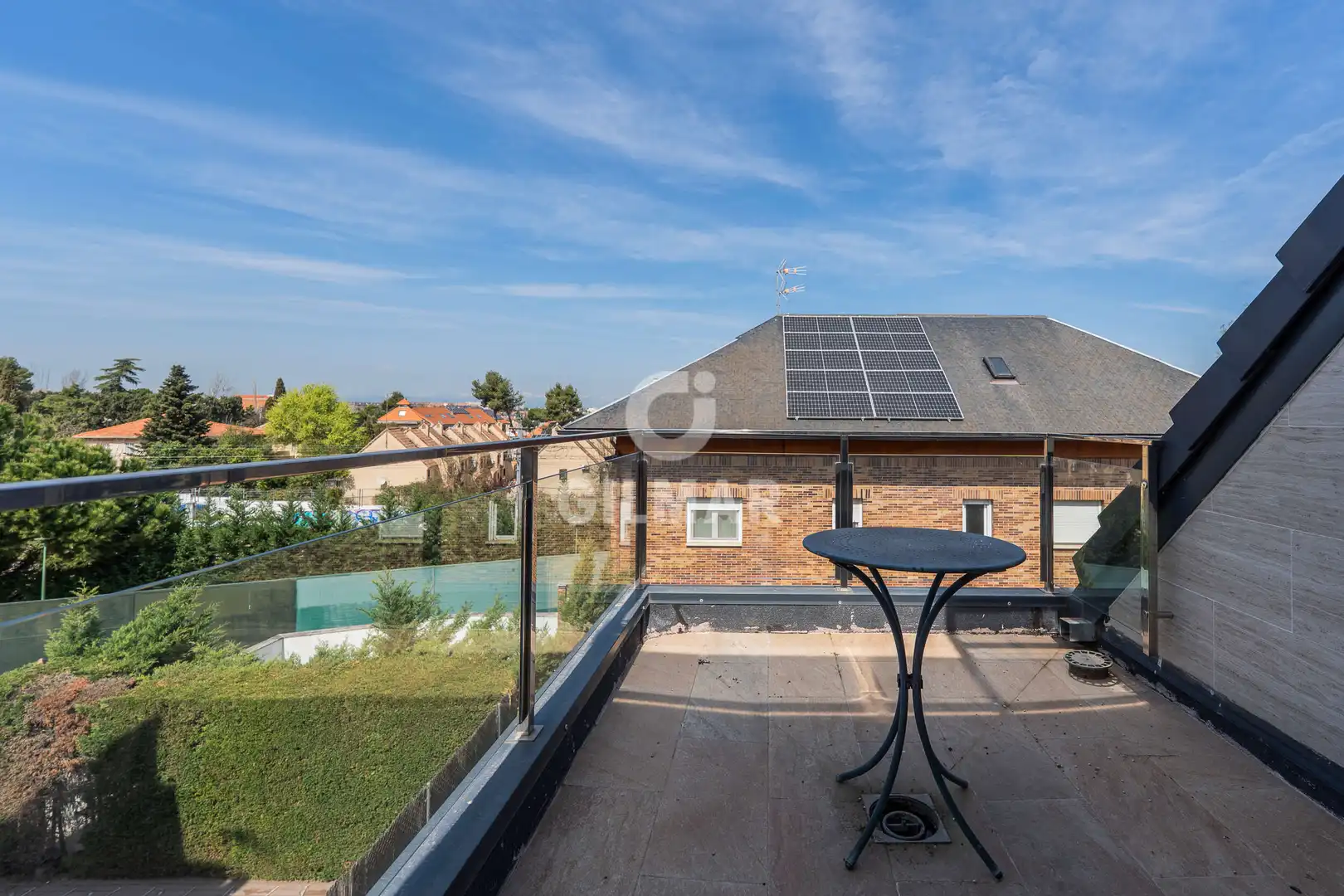 Terrasse von Einfamilien-Reihenhaus zum Verkauf in Pozuelo de Alarcón mit Heizung und Privatgarten