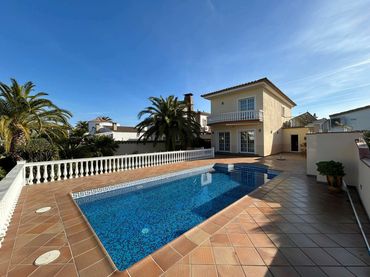 Casa con piscina in vendita a Cap Ras - Creus - Falconera