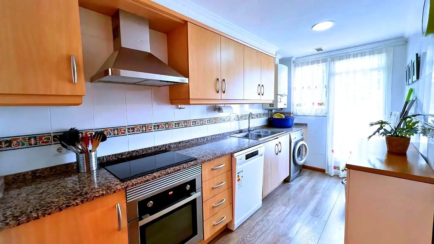 Cuina de Apartament de lloguer en Valencia amb Aire condicionat, Moblat i Balcó