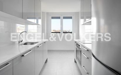 Kitchen of Apartment for sale in Alcobendas  with Air Conditioner, Terrace and Swimming Pool