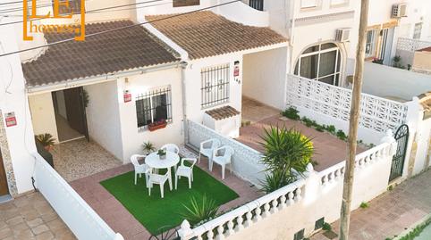 Foto 3 de Casa adosada en venda a Calle la Calera, 57, Nueva Torrevieja, Torrevieja