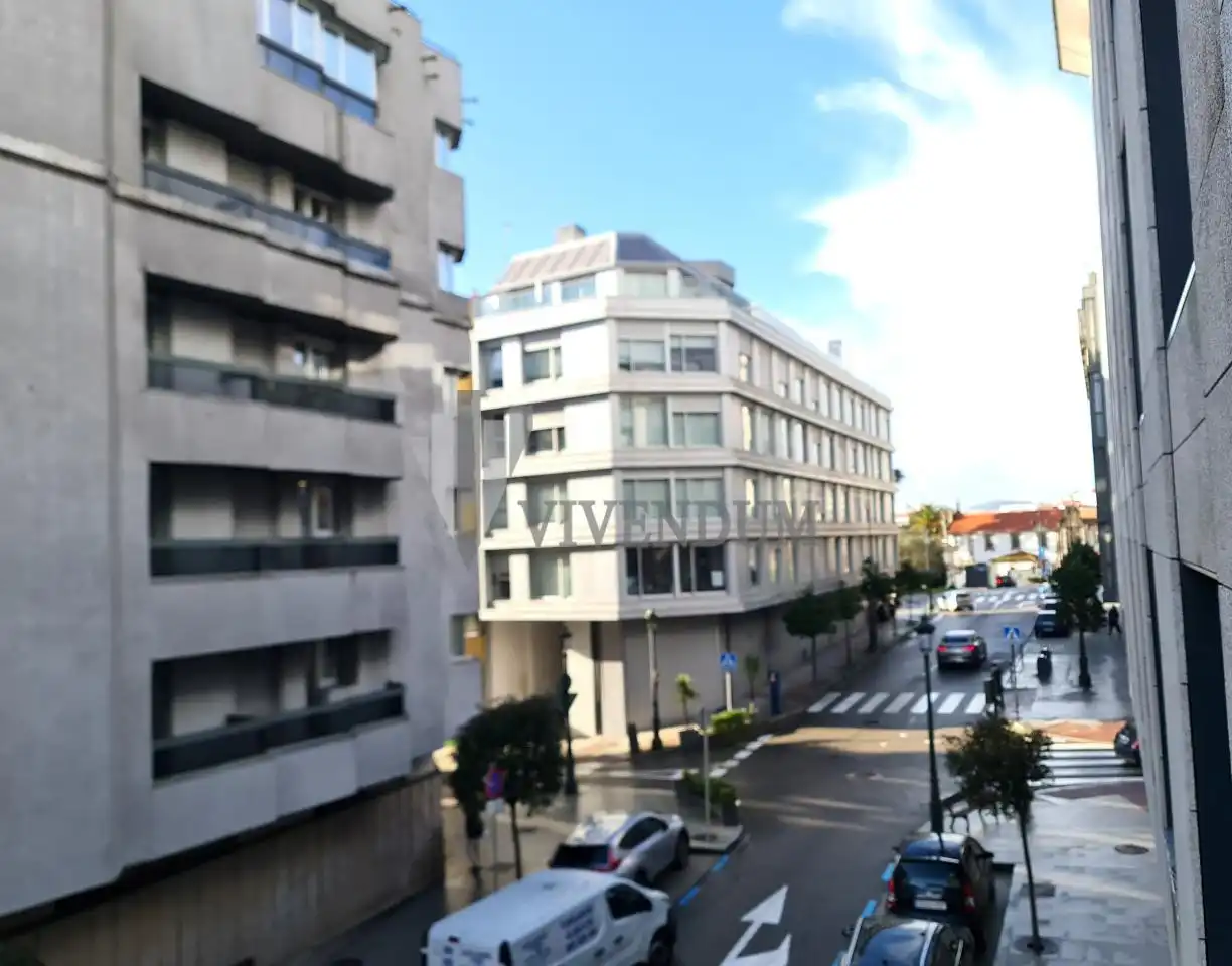 Außenansicht von Wohnungen zum Verkauf in Vigo  mit Heizung, Schwimmbad und Haustechnik