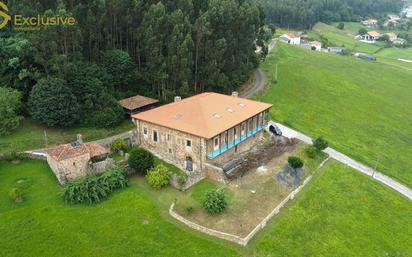 Vista exterior de Casa o xalet en venda en Carreño amb Terrassa i Balcó