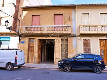 Adossat amb balcó en venda a Calle Calle Hellín