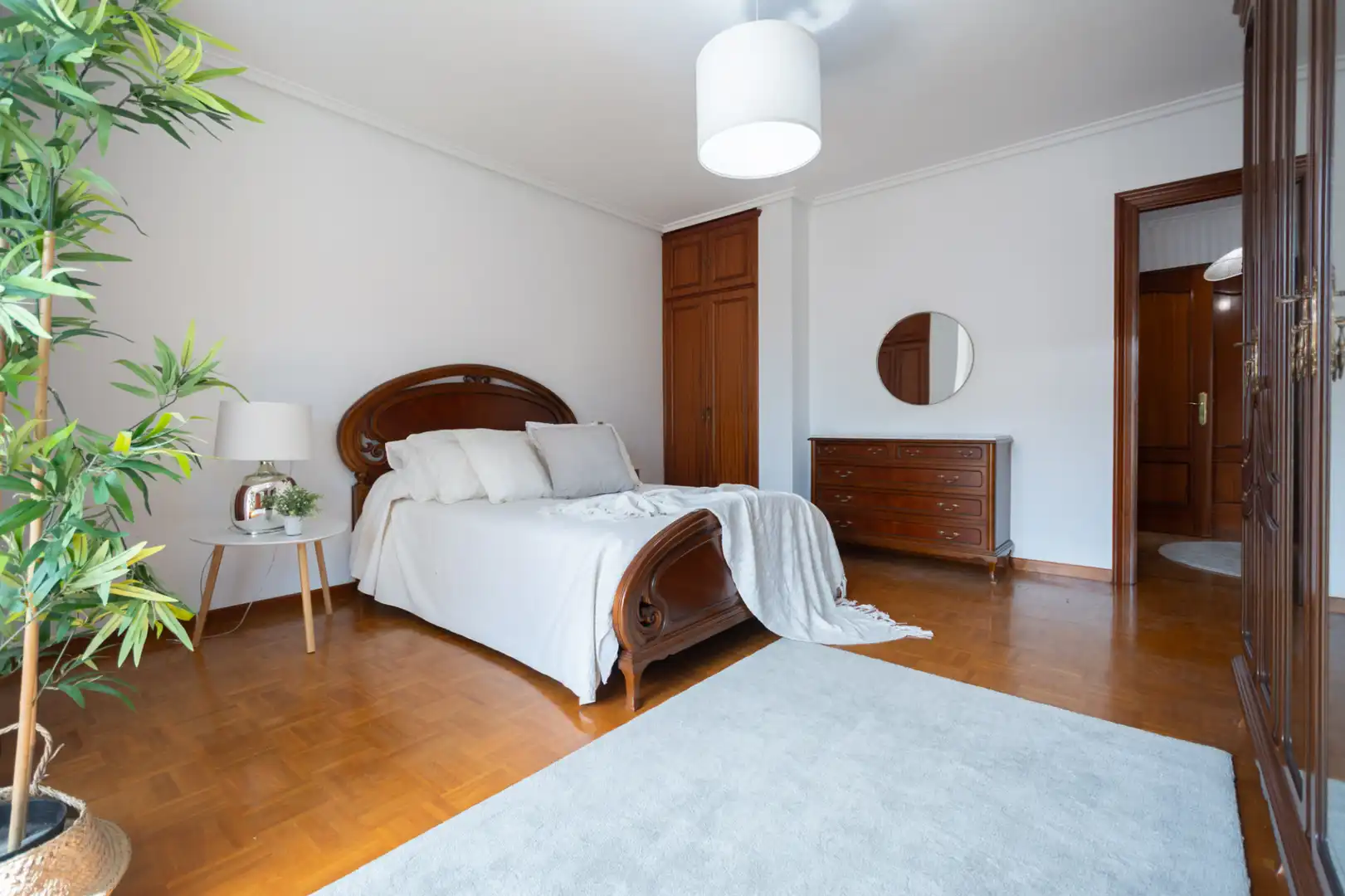 Dormitori de Casa o xalet en venda en Avilés amb Calefacció, Jardí privat i Parquet