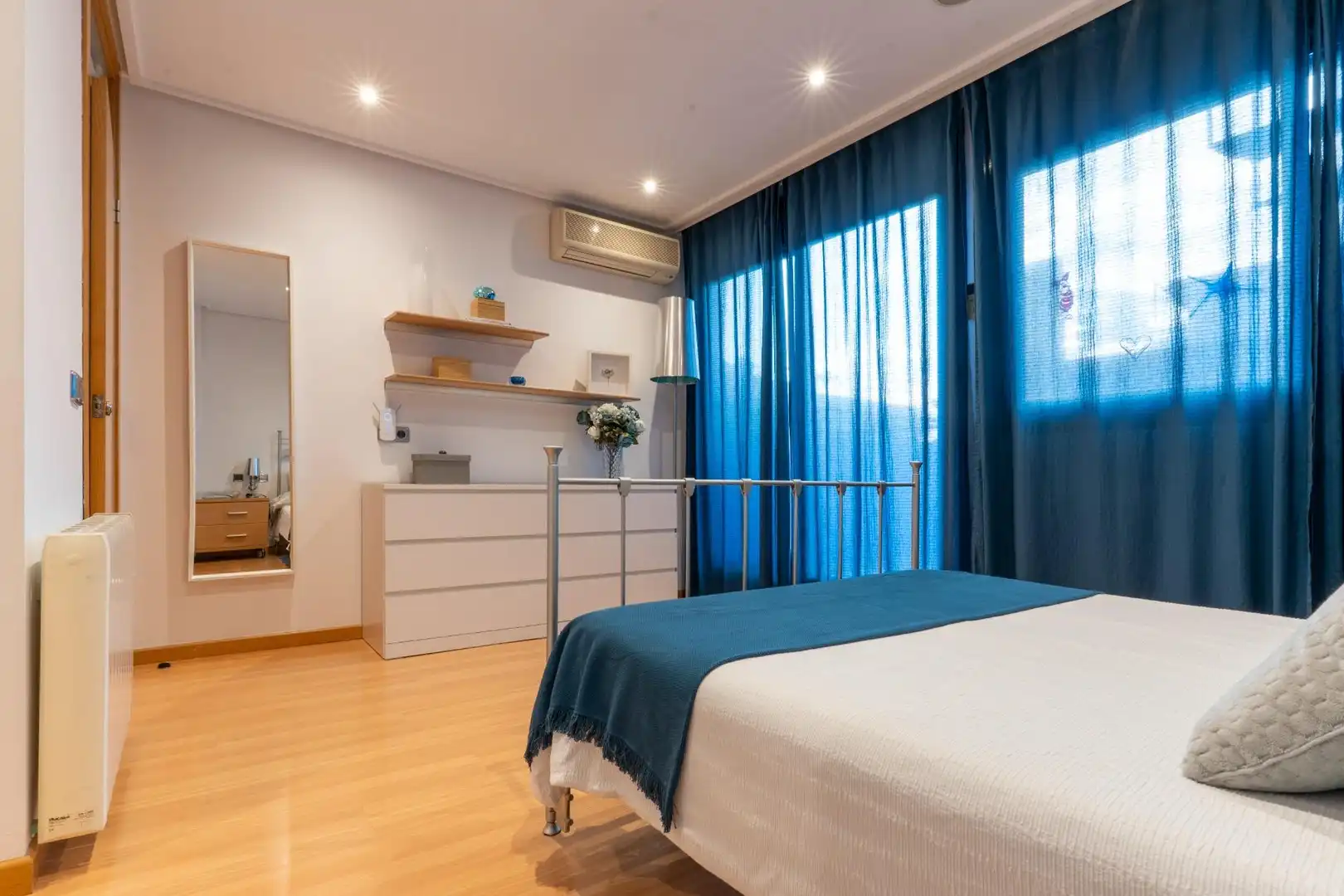 Dormitori de Casa o xalet en venda en Alaquàs amb Aire condicionat, Calefacció i Terrassa
