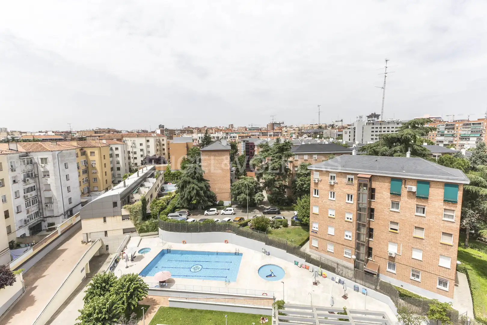 Vista exterior de Ático en venta en Madrid con Calefacción y Terraza
