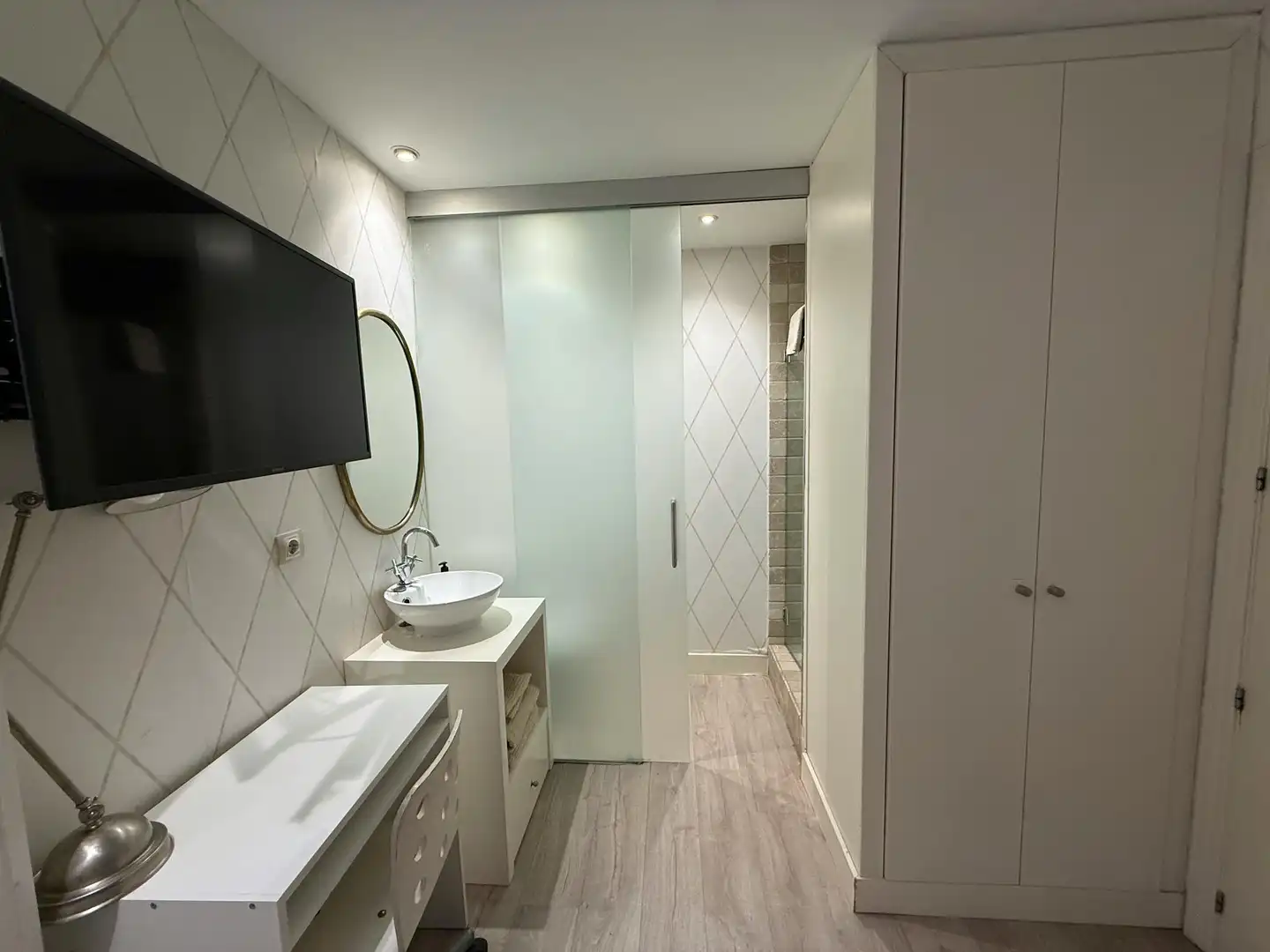 Badezimmer von Wohnung zur untervermieten in Madrid mit Klimaanlage, Heizung und Möbliert