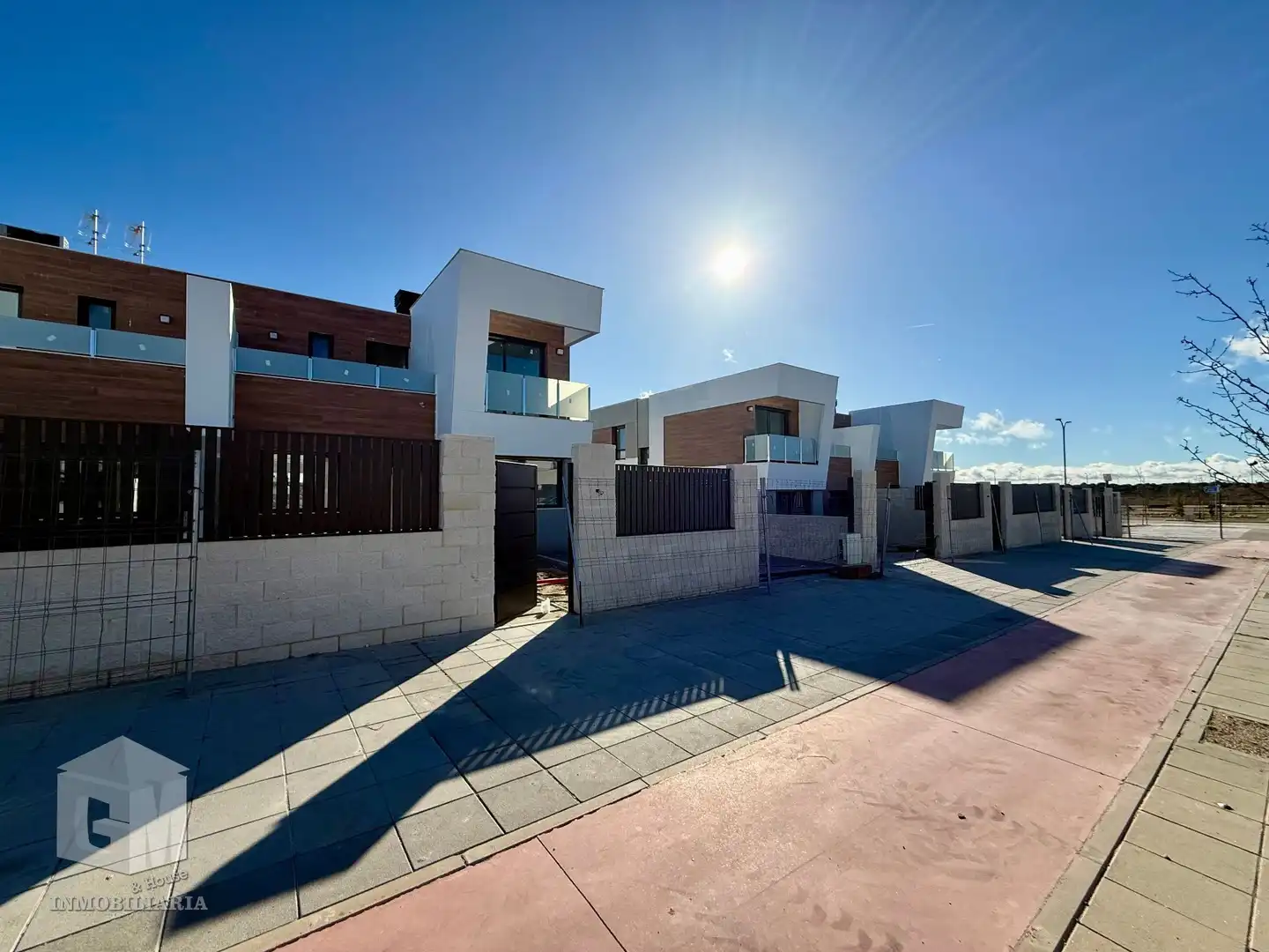 Vista exterior de Casa adosada en venta en Villaviciosa de Odón con Calefacción, Jardín privado y Terraza