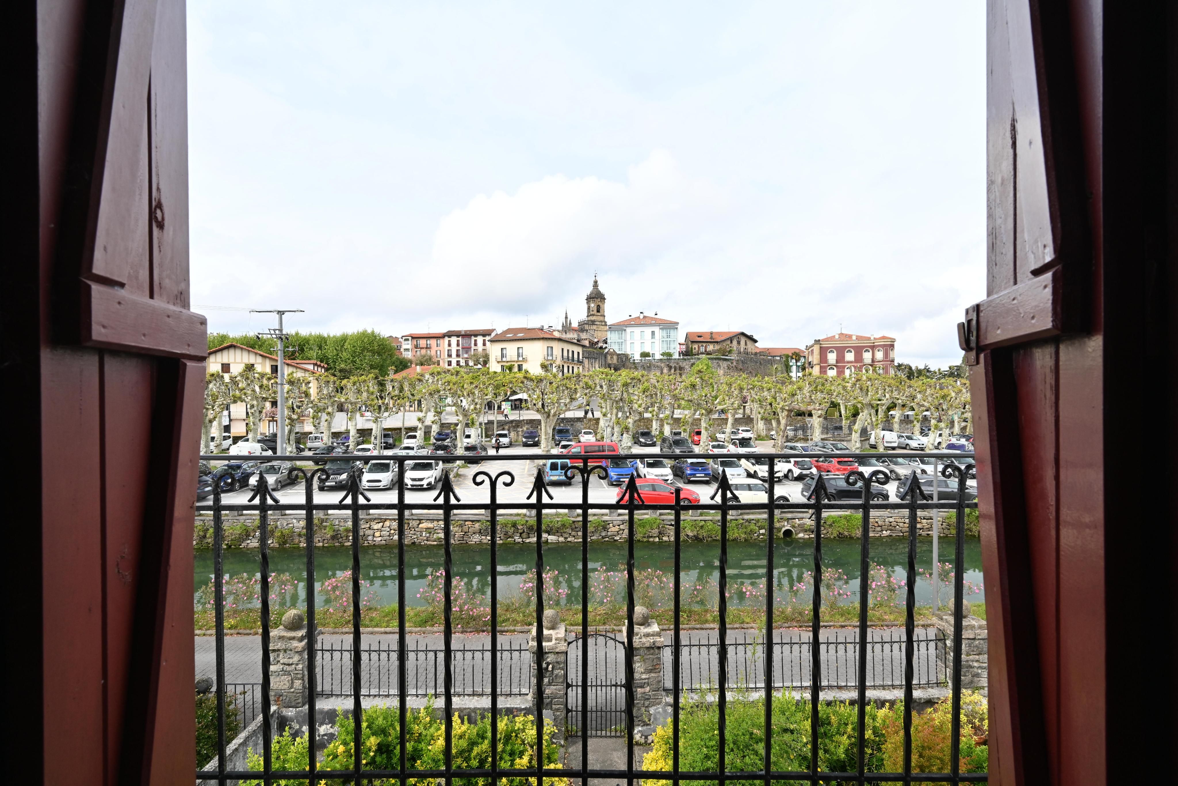 Vista exterior de Finca rústica en venda en Hondarribia amb Calefacció, Jardí privat i Terrassa