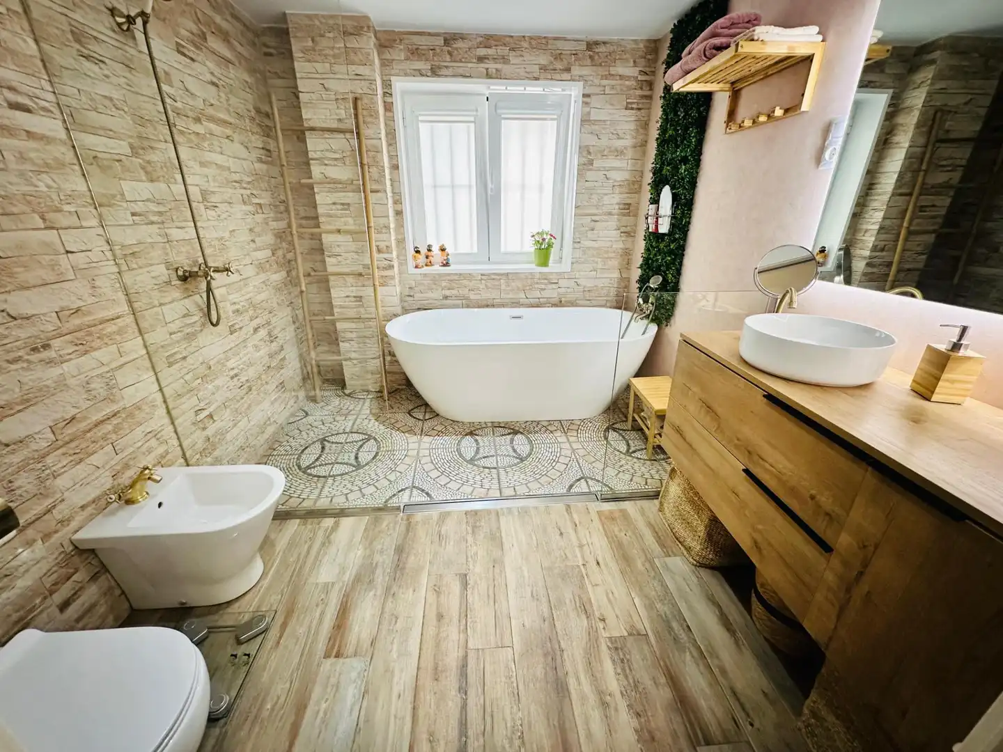 Badezimmer von Wohnung zum Verkauf in Málaga Capital mit Klimaanlage, Terrasse und Balkon