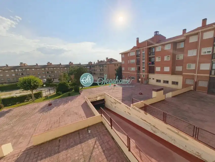 Außenansicht von Wohnung zur Miete in Segovia mit Heizung, Parkett und Terrasse