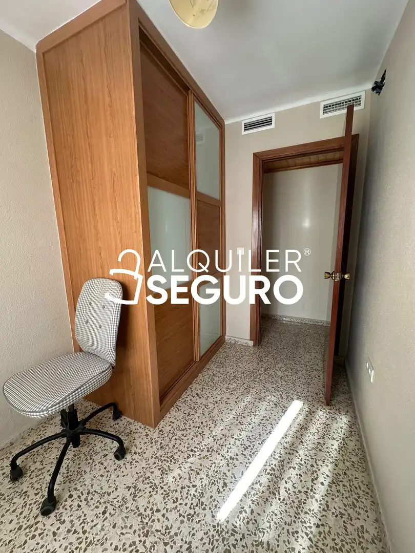 Bedroom of Flat for rent in Málaga  with Air Conditioner, Terrace and Furnished