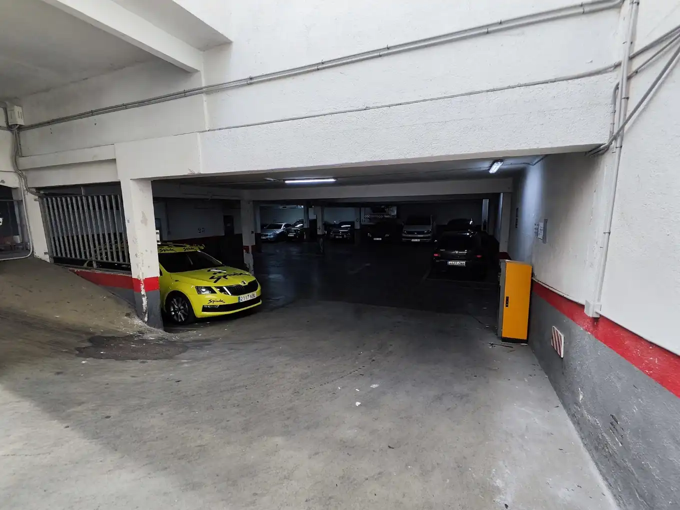 Parkplatz von Garage zur Miete in Madrid mit Alarm