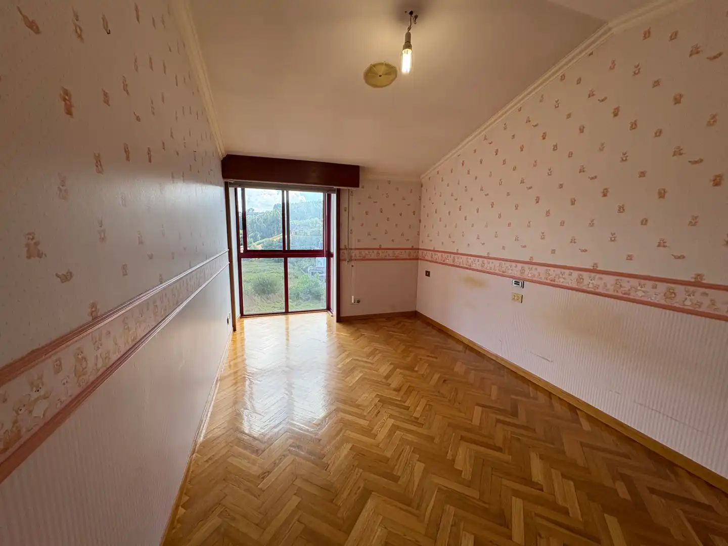 Habitación de Casa adosada en venta en Culleredo con Calefacción, Jardín privado y Parquet
