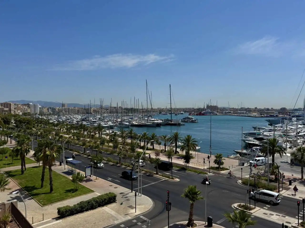 Außenansicht von Wohnung zum Verkauf in  Palma de Mallorca mit Klimaanlage, Heizung und Terrasse