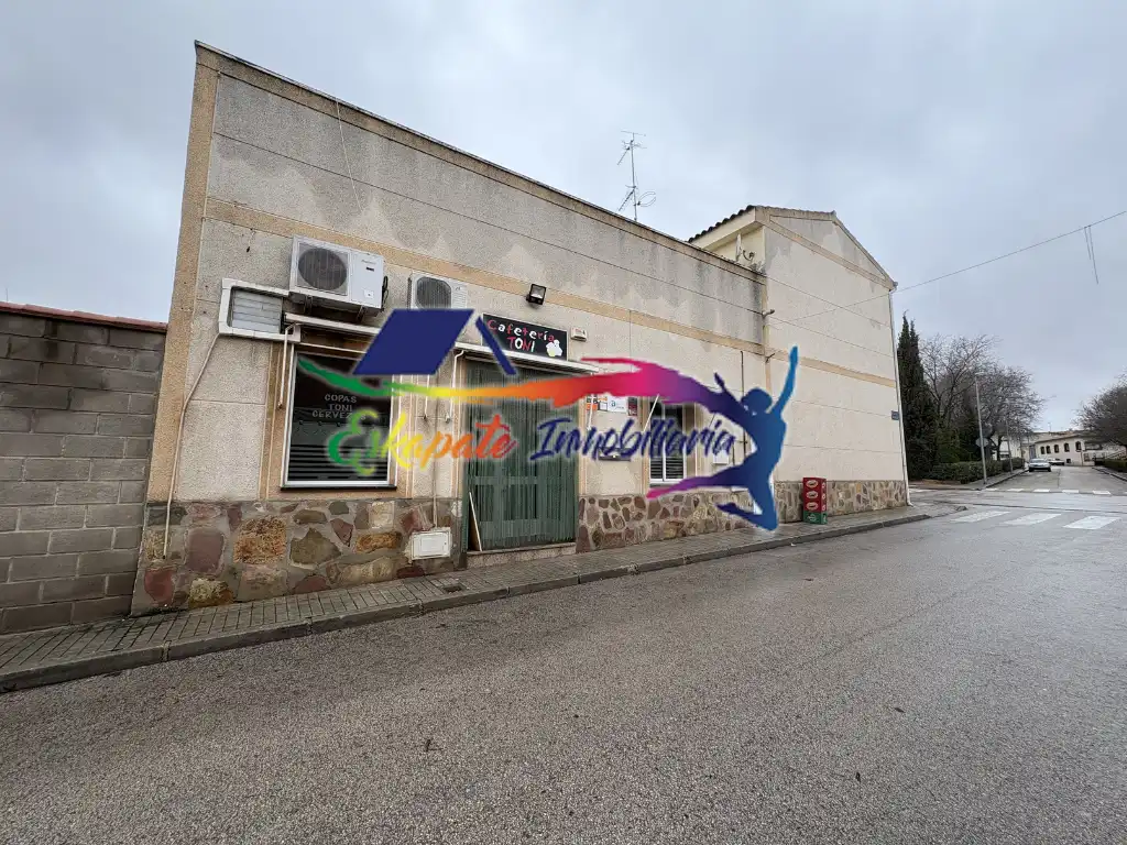 Vista exterior de Casa adosada en venda en Villacañas amb Terrassa