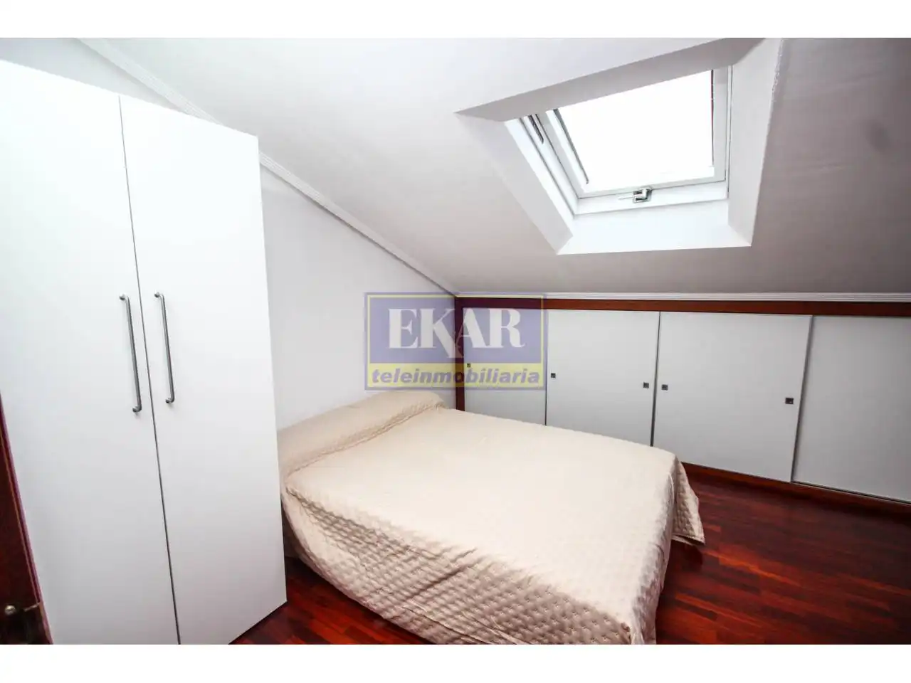 Habitación de Dúplex en venta en Irun  con Calefacción y Balcón