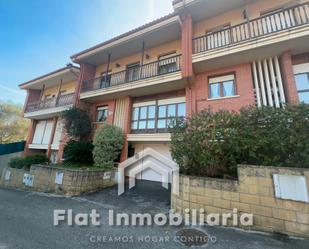 Vista exterior de Casa o xalet en venda en Castro-Urdiales amb Calefacció, Jardí privat i Terrassa