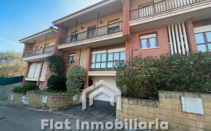 Vista exterior de Casa o xalet en venda en Castro-Urdiales amb Calefacció, Jardí privat i Terrassa