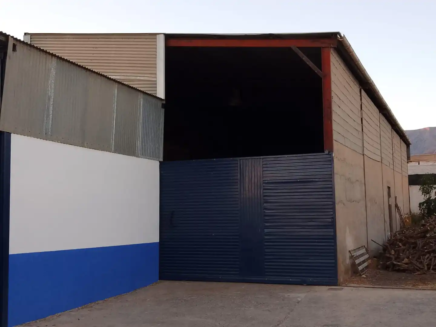 Vista exterior de Nave industrial de alquiler en Motril