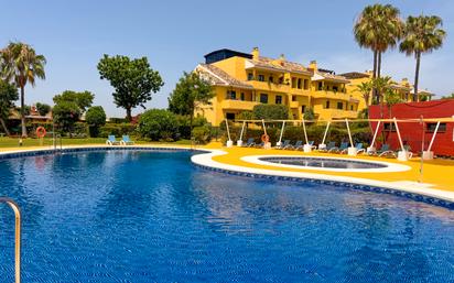Piscina de Apartament en venda en Estepona amb Aire condicionat, Calefacció i Terrassa