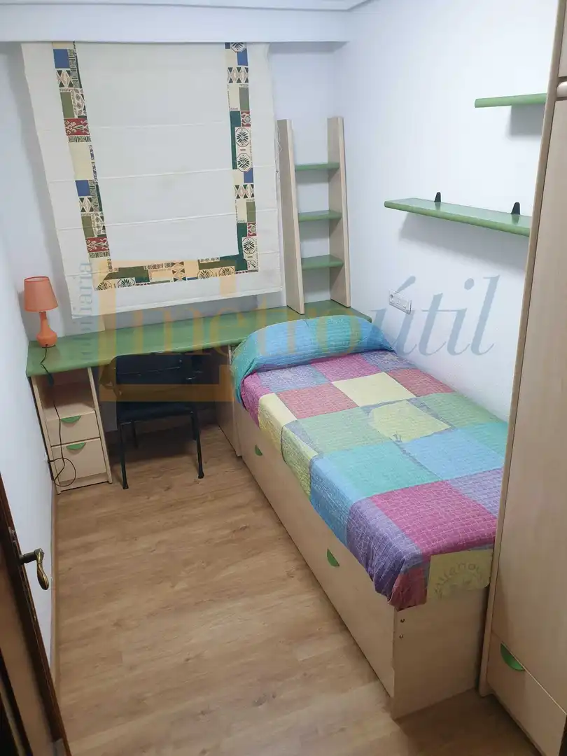 Bedroom of Flat for rent in Salamanca  with Heating, Parquet flooring and Furnished