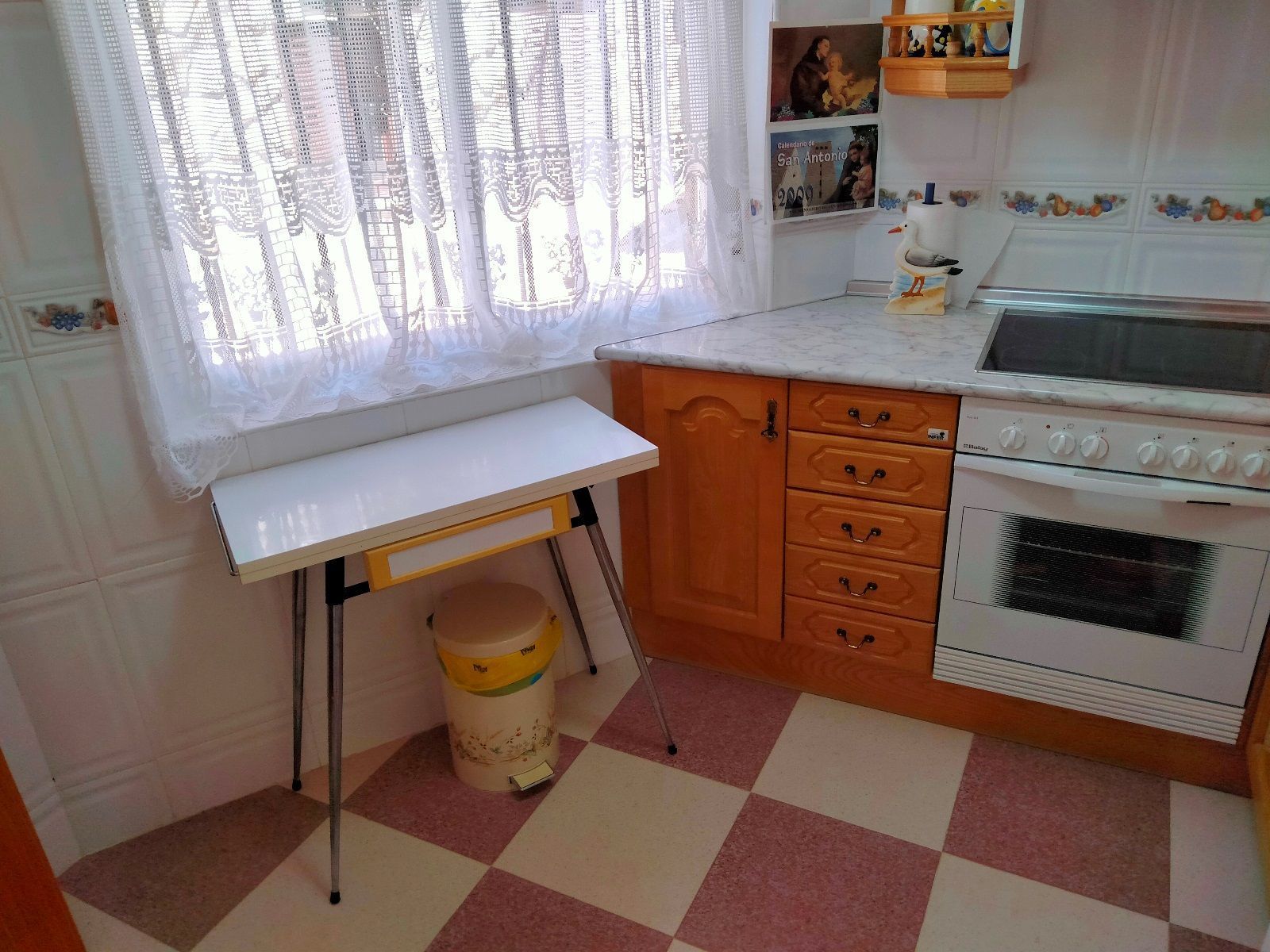 Cuina de Casa adosada en venda en Navacepedilla de Corneja amb Calefacció i Traster