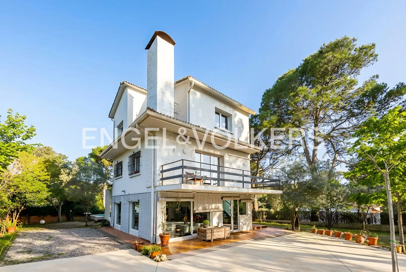 Vista exterior de Casa o xalet en venda en Sant Cugat del Vallès amb Aire condicionat, Calefacció i Jardí privat