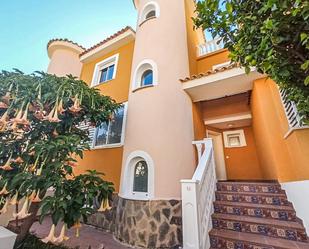 Vista exterior de Casa adosada en venda en La Nucia amb Jardí privat, Terrassa i Balcó