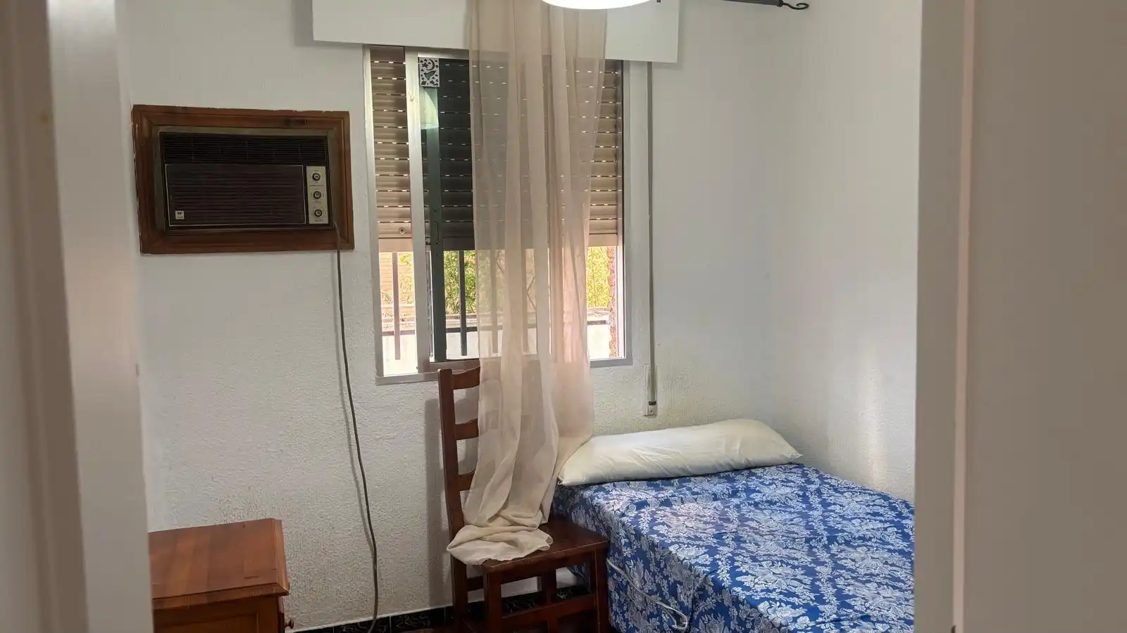 Bedroom of Flat for sale in Sevilla  with Air Conditioner, Private garden and Furnished