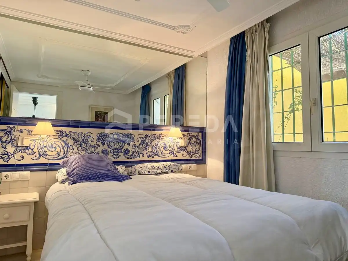 Schlafzimmer von Erdgeschoss zum Verkauf in Roquetas de Mar mit Privatgarten, Möbliert und Gemeinschaftspool