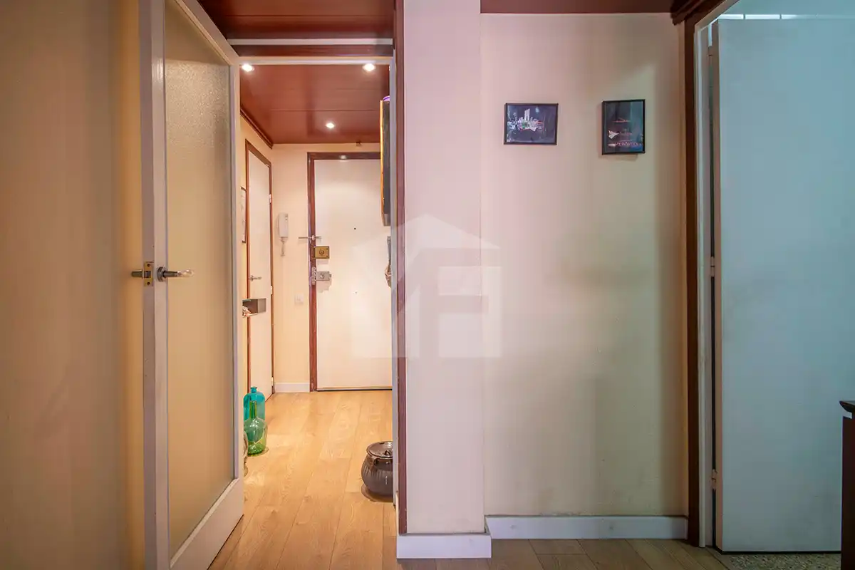 Flat for sale in Barcelona  with Air Conditioner