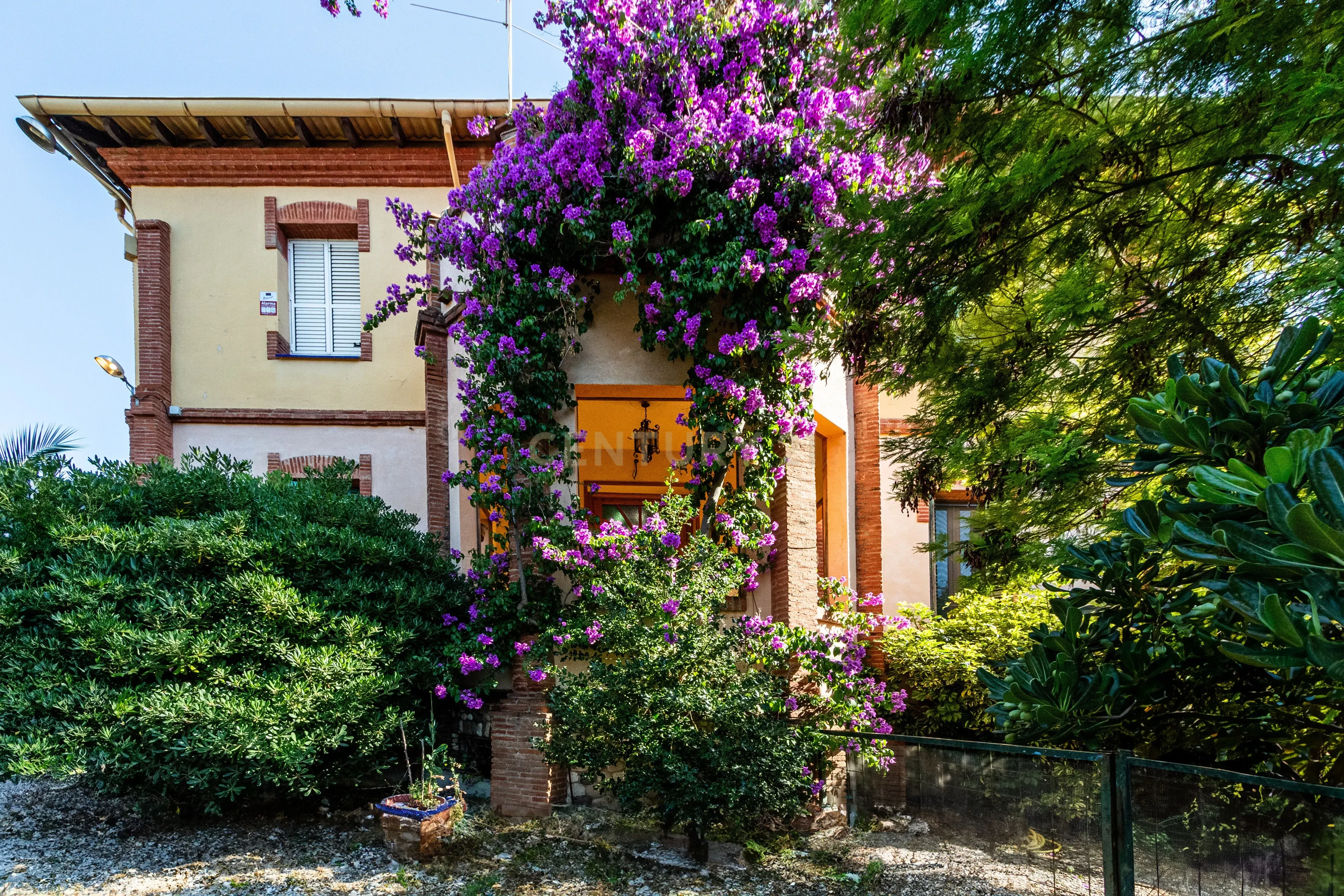 Vista exterior de Casa o chalet en venta en Castellar del Vallès con Terraza y Piscina