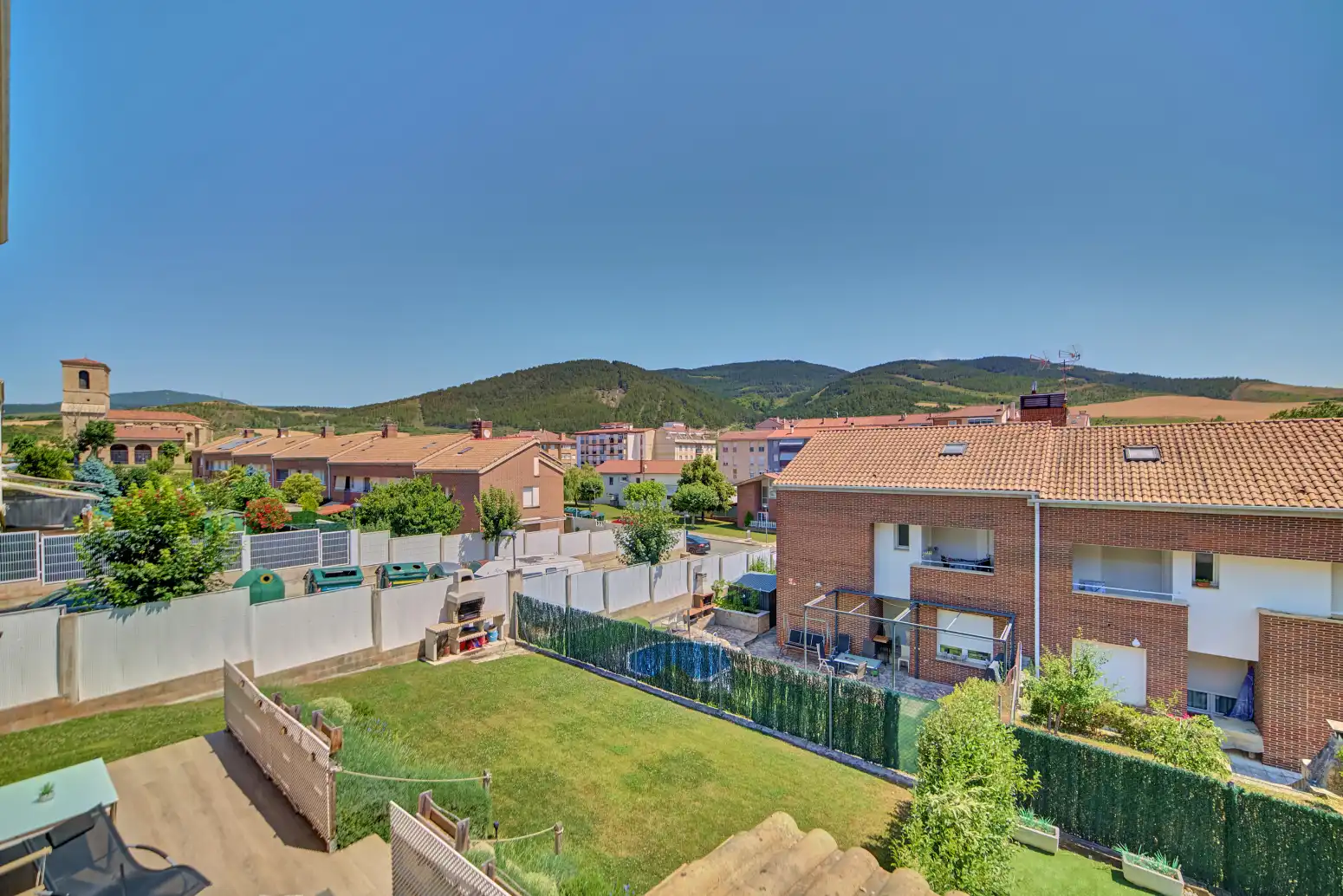 Vista exterior de Casa adosada en venta en Ezcabarte con Calefacción, Jardín privado y Parquet