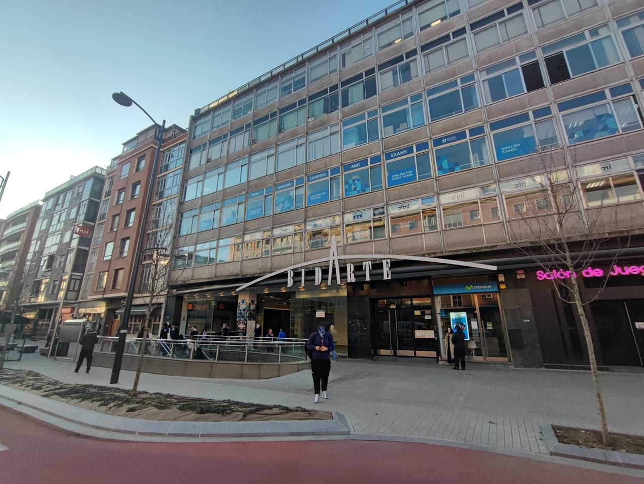 Vista exterior de Oficina en venda en Bilbao  amb Aire condicionat