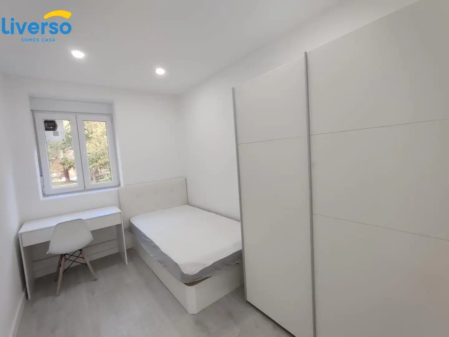 Bedroom of Flat for share in Burgos  with Furnished and Balcony