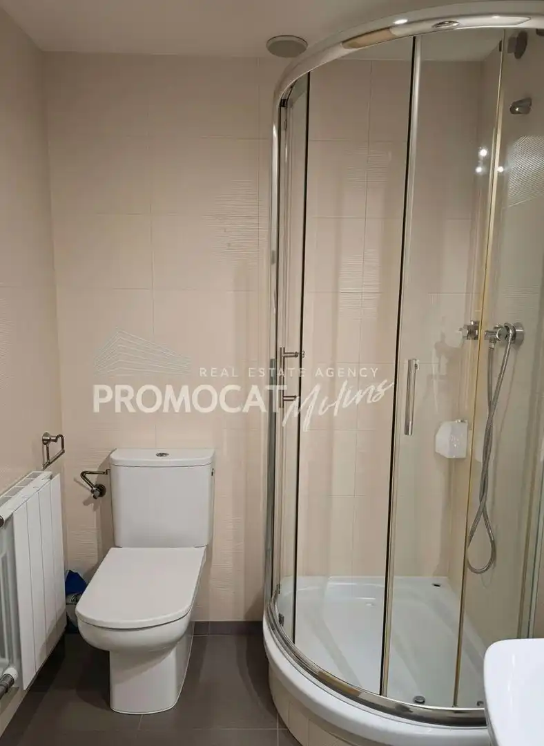 Baño de Ático en venta en Molins de Rei con Aire acondicionado, Parquet y Terraza