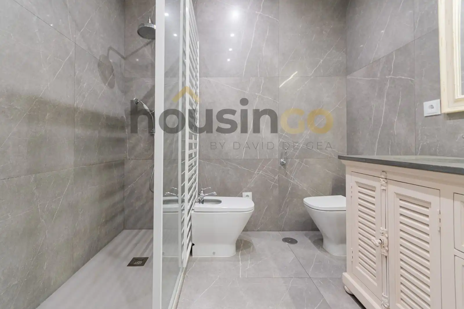 Bathroom of Flat for rent in Madrid  with Air Conditioner, Heating and Terrace