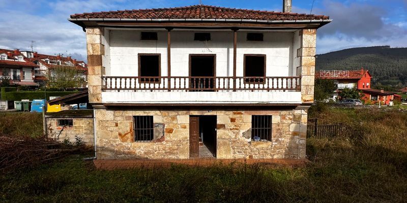 Vista exterior de Casa o chalet en venta en Castañeda con Jardín privado, Terraza y Balcón